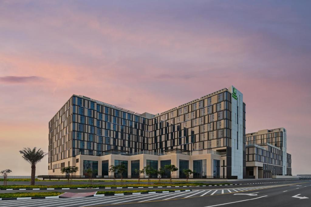 Staybridge Suites Dubai Al-Maktoum Airport